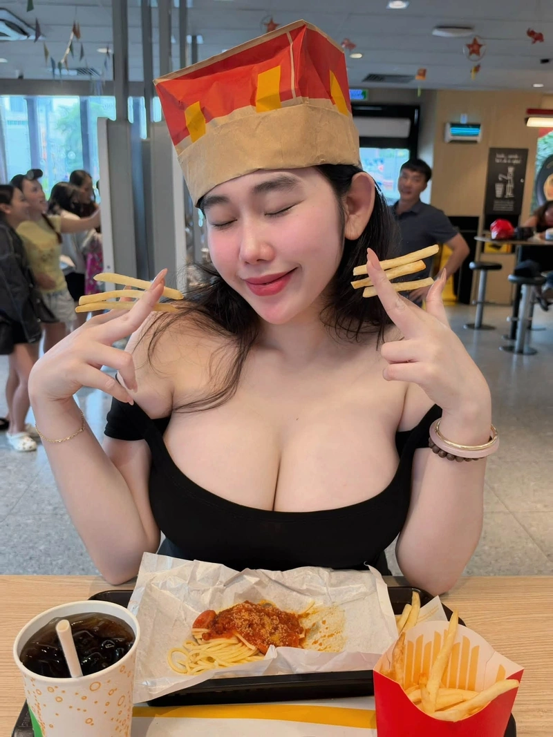 Ảnh 2K Nguyễn Thị Kiều Diễm gợi cảm duyên dáng