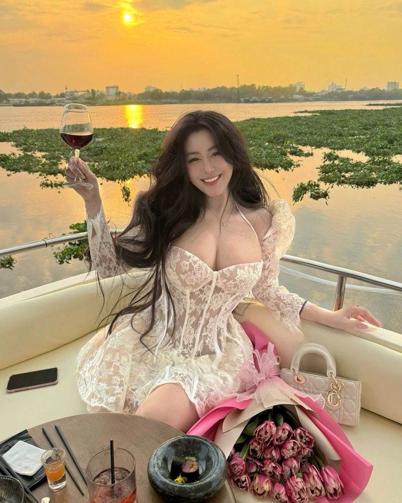 võ ngọc trân sexy vòng 1 bự