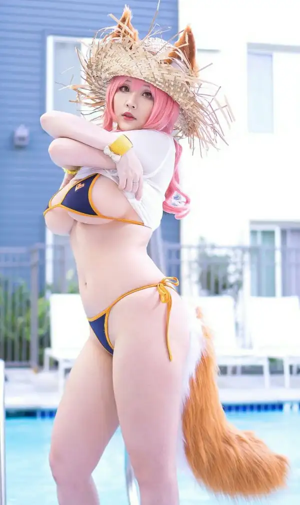 Cosplay anime nude táo bạo, đầy cuốn hút 