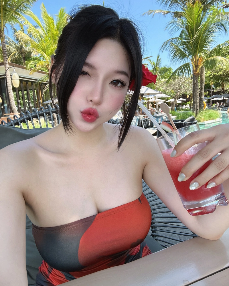 Ảnh Duyên Híp ngực to