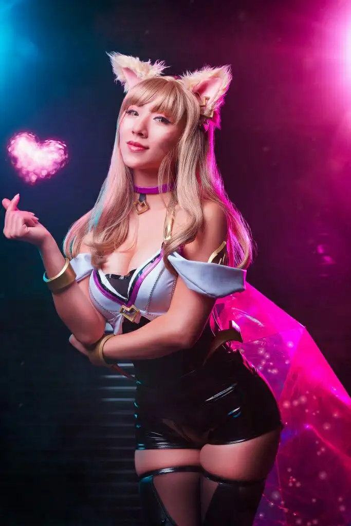 Gái xinh cosplay nhân vật anime nổi tiếng. 