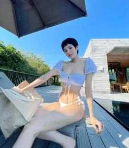 Hiền Hồ bikini khoe trọn đường cong sexy