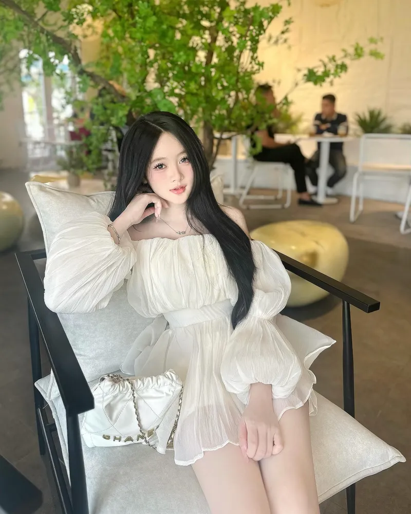 Mạc Châu _uahcm sexy thu hút.