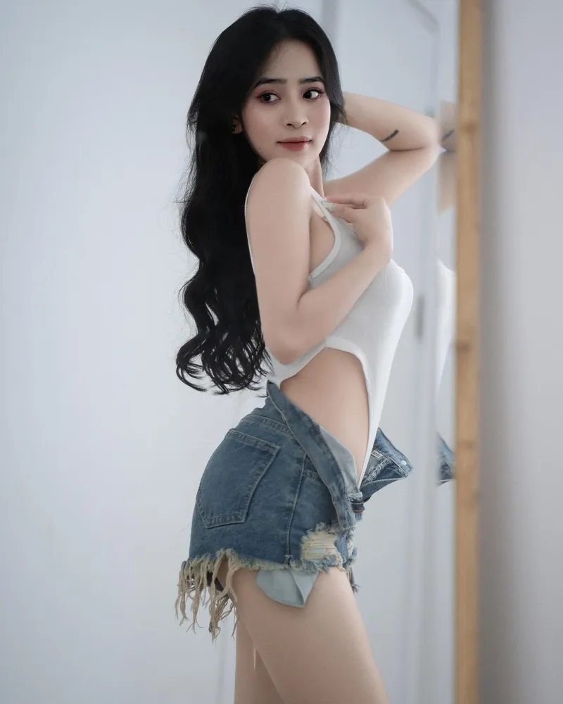 Trần Thị Nhung Chanh gợi cảm với bộ sexy 