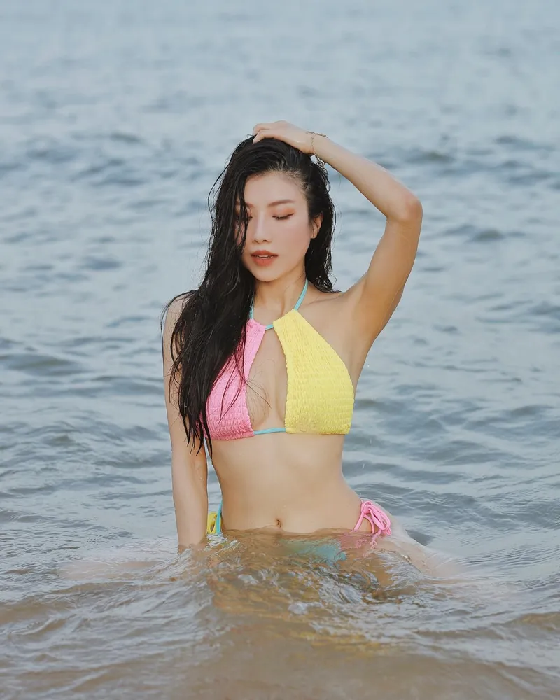 Trang Pháp bikini thời thượng và gợi cảm. 