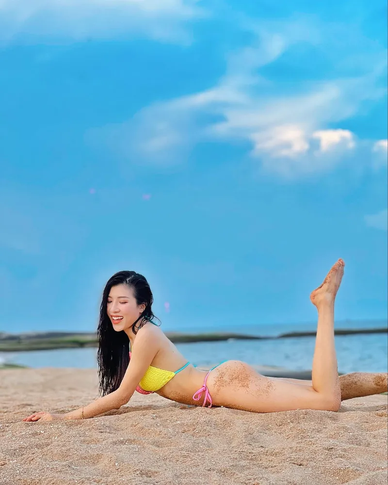 Trang Pháp sexy đầy cá tính trong bikini. 