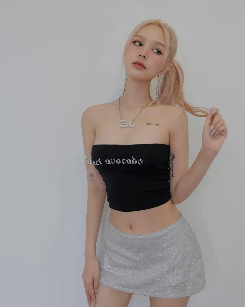 Xoài Non bikini gây sốt mạng xã hội