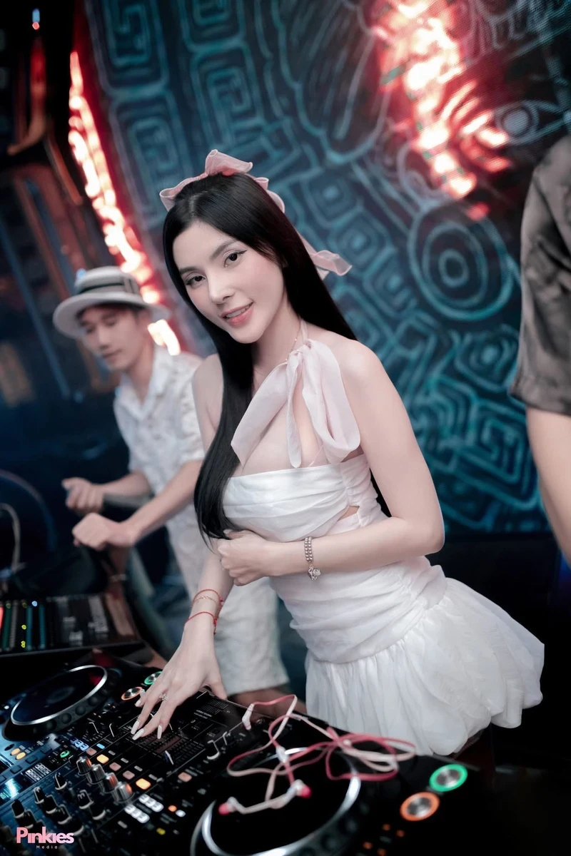 Ảnh DJ Linh Hana dịu dàng kiêu sa