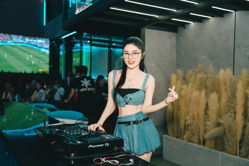 Ảnh DJ Linh Hana quyến rũ gợi cảm