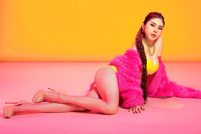 DJ Linh Hana ảnh ngọt ngào quyến rũ