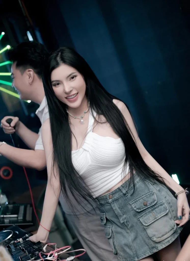 Hình DJ Linh Hana sexy quyến rũ