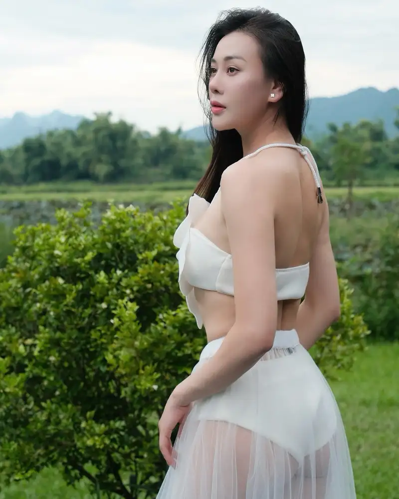 ảnh Phương Oanh đầy cuốn hút sexy