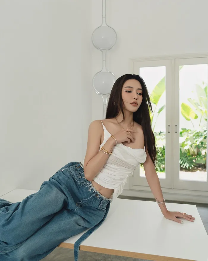 bích phương sexy với thần thái tự tin và cuốn hút