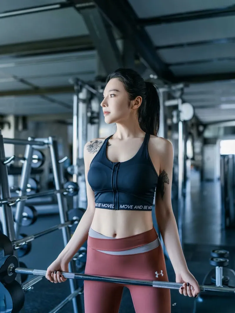 Tải ngay ảnh gái gym xinh đẹp và đầy năng lượng