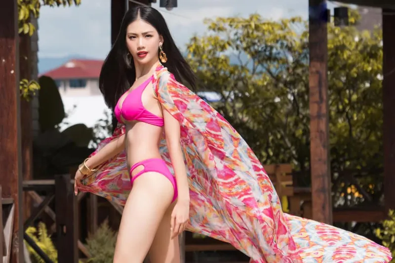 Bùi Quỳnh Hoa bikini phong cách ấn tượng và chuyên nghiệp