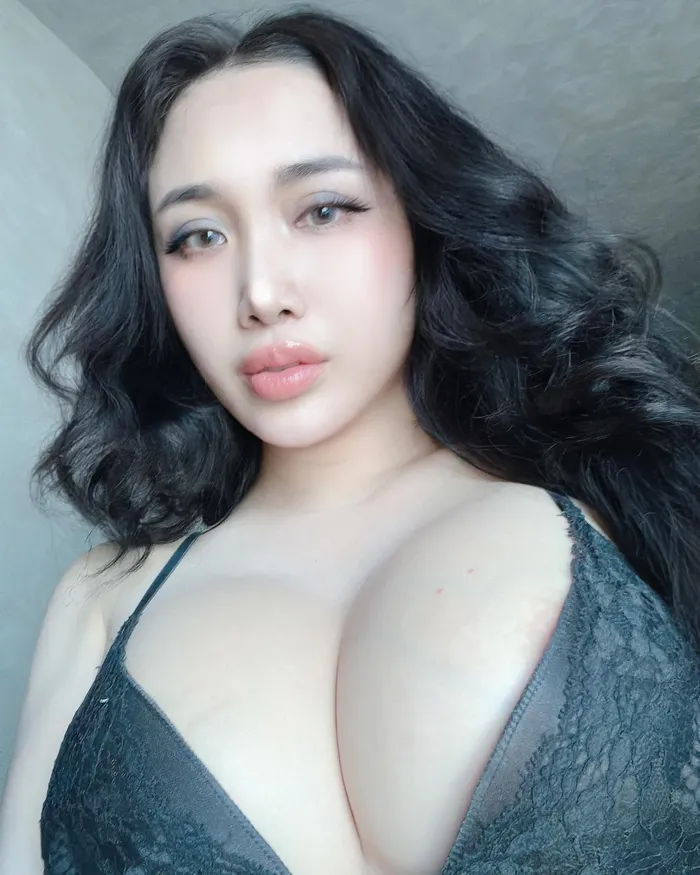 dương nguyệt cầm sexy vú to