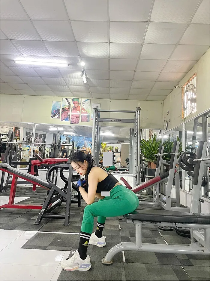 Hình ảnh gái xinh tập gym mông to gợi cảm