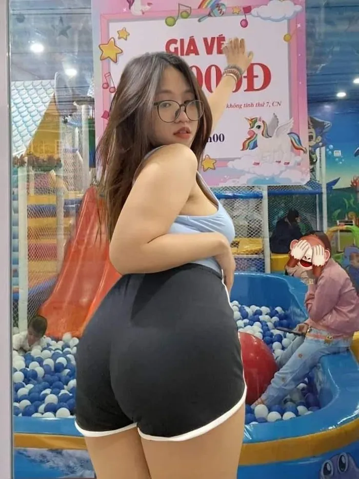 em học sinh legging mông to cực sexy