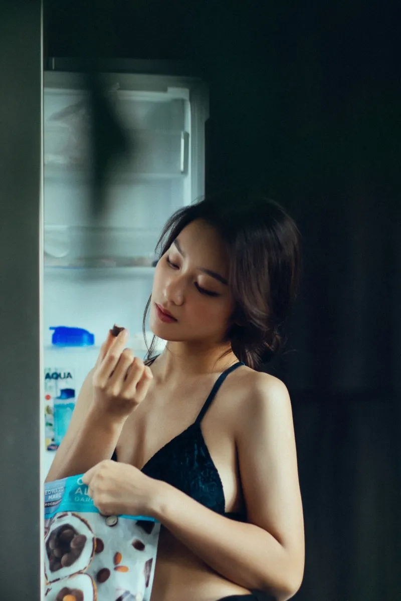 Khả Ngân nude trong góc nhìn nghệ thuật đầy tinh tế