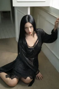 Phong cách sexy nhưng vẫn tinh tế của Linh Ngọc Đàm