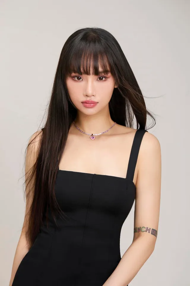 Miu Lê sexy trong trang phục quyến rũ 