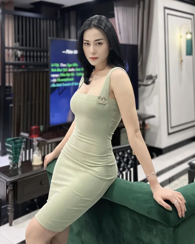 Phương Oanh sexy, tự tin khoe thần thái ngút ngàn