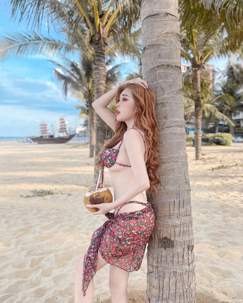 Pinky Bảo Trân mặc bikini phong cách gợi cảm và cuốn hút