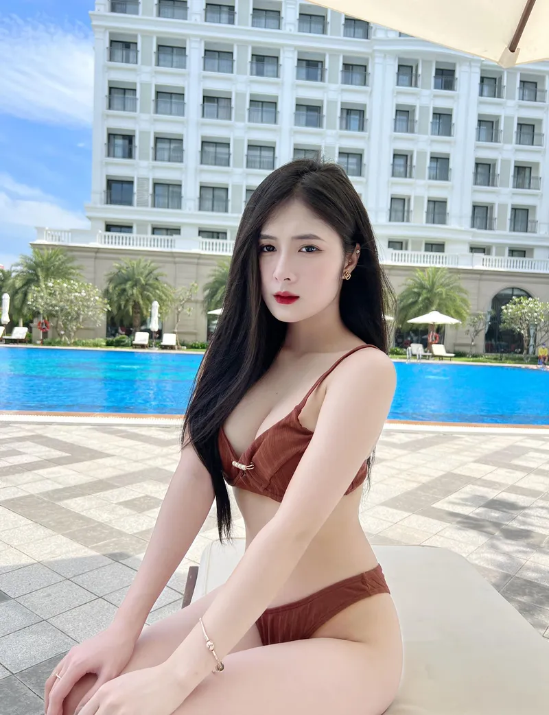 Quỳnh Alee bikini rạng rỡ 