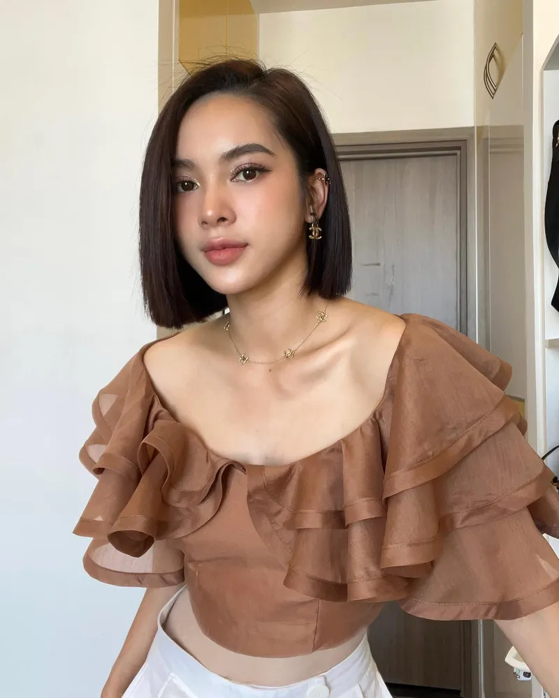 Bộ trang phục làm nổi bật vẻ đẹp Quỳnh Lương sexy sang chảnh