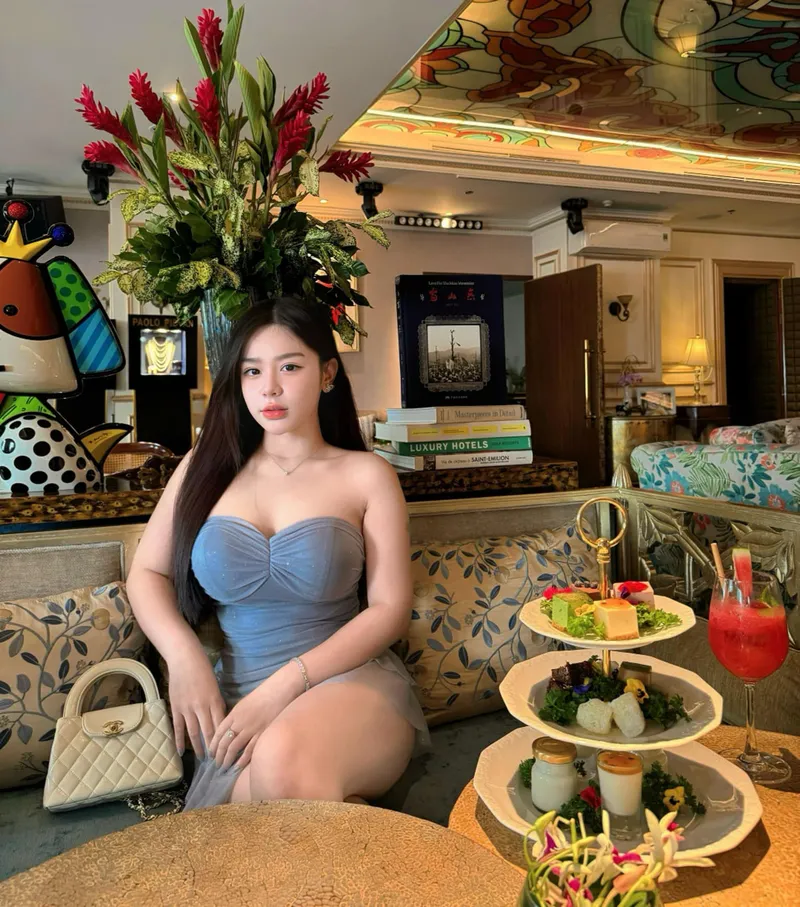 Trần Minh Thiên Di sexy trong phong cách thời thượng đầy phá cách