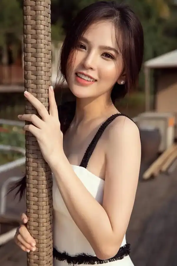 Phi Huyền Trang ảnh nude đẹp mắt hấp dẫn