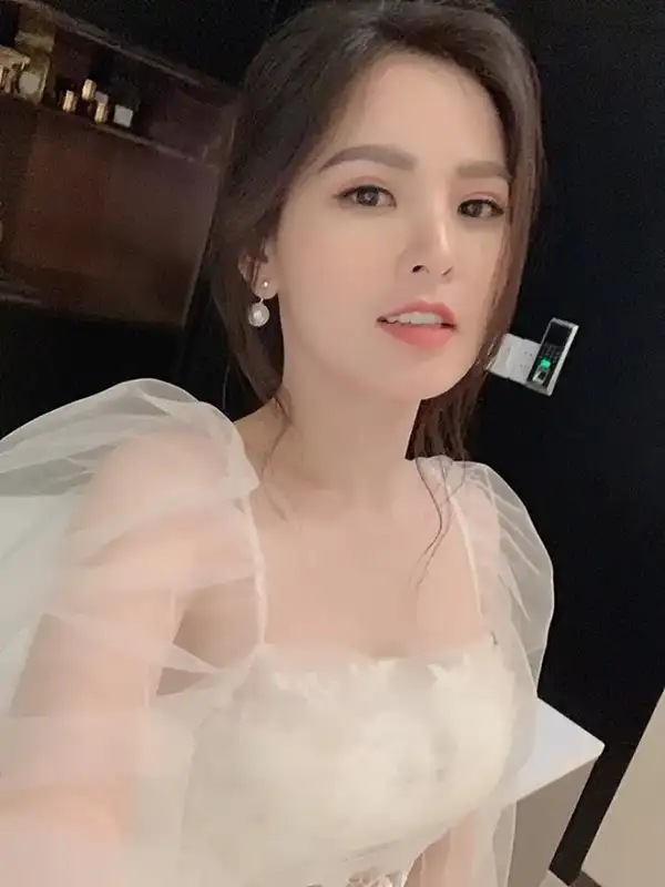 ảnh Phi Huyền Trang nude chất lượng cao