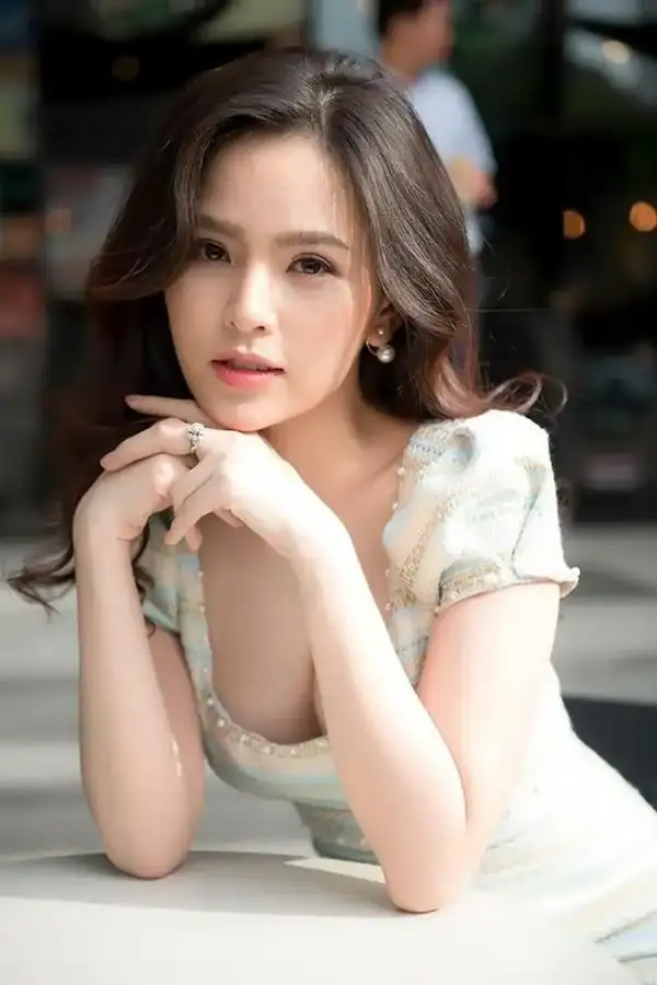 ảnh Phi Huyền Trang nude full nóng bỏng