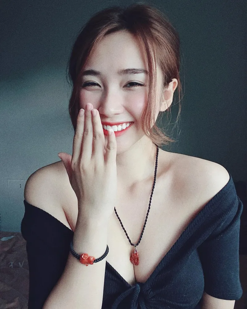 Thanh Mèo hot girl 