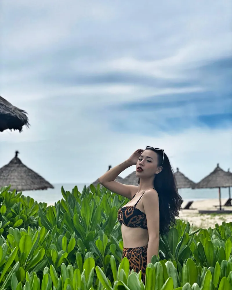 Ảnh DJ Tít mặc bikini cuốn hút 