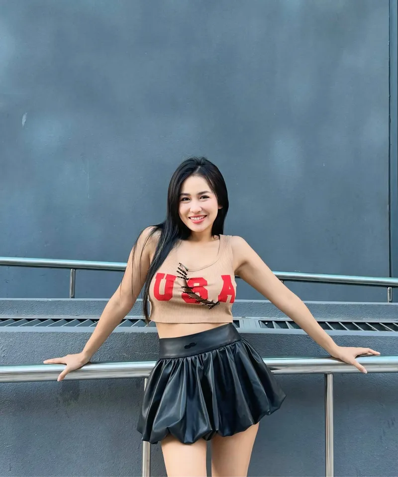 DJ Trang Moon sexy đầy quyến rũ