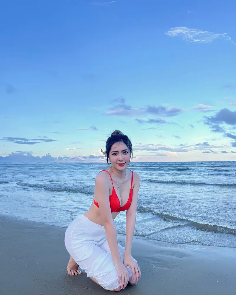 Ảnh Kim Ngân FAPtv diện bikini nóng bỏng