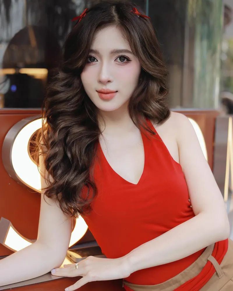 Kim Ngân đẹp tự nhiên