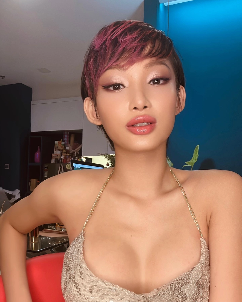 DJ King Lady diện trang phục sexy đầy cuốn hút