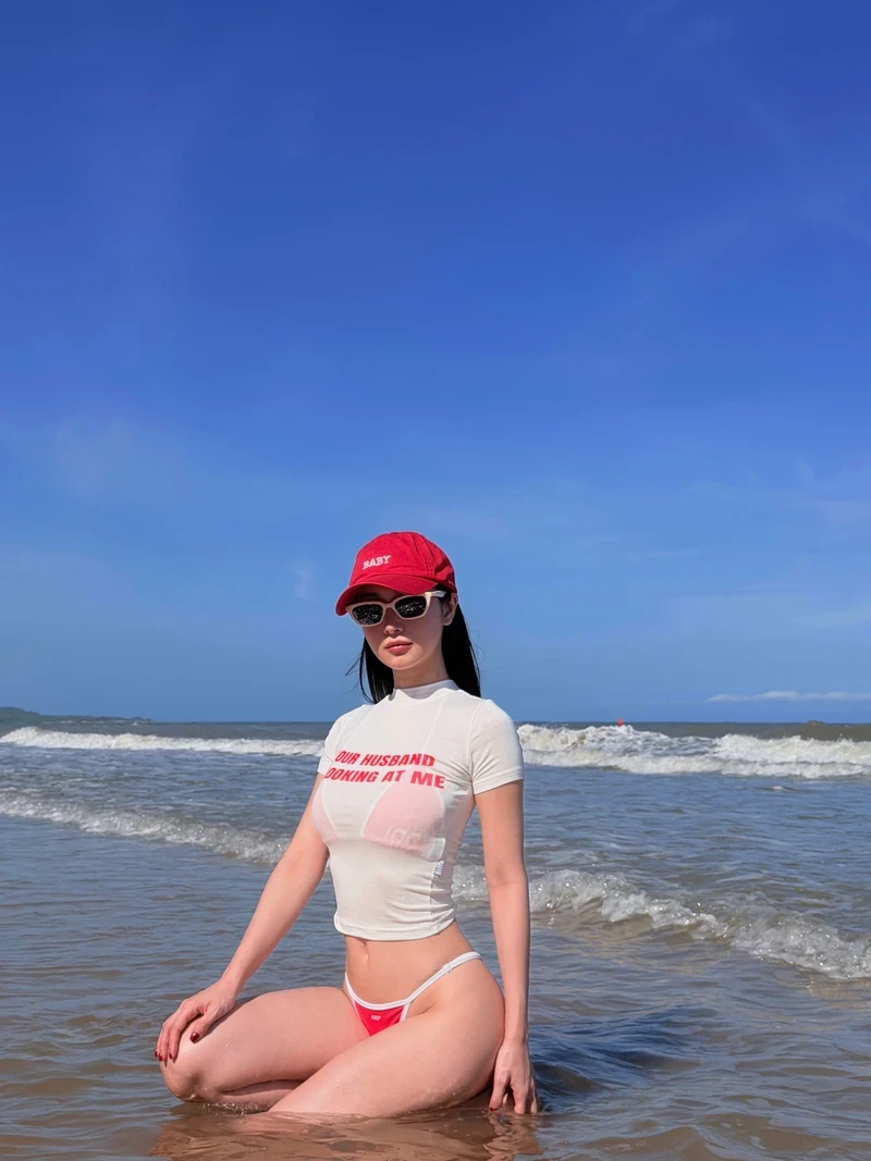 Ảnh Jun Vũ bikini dịu dàng cuốn hút