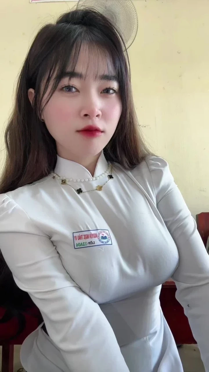 Ảnh học sinh ngực to show hàng gợi cảm