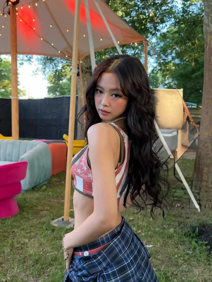 Jennie Blackpink nude full body 4K gợi tình