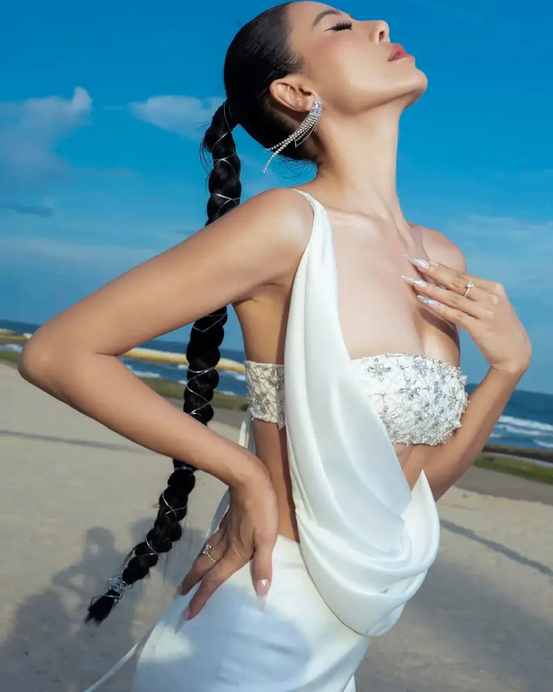 Nam Thư nude ảnh full body sexy gợi cảm