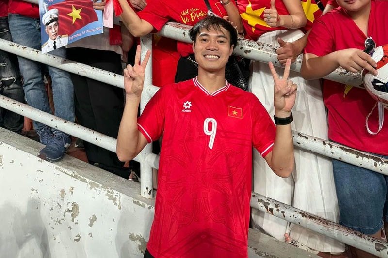Văn Toàn trong màu áo HAGL, bứt tốc trước hàng thủ đối phương – Nguồn sv388