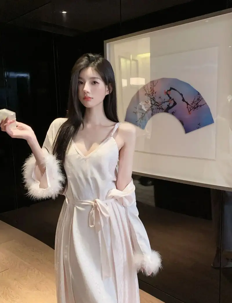 hình ảnh gái xinh mặc đồ ngủ tại phòng