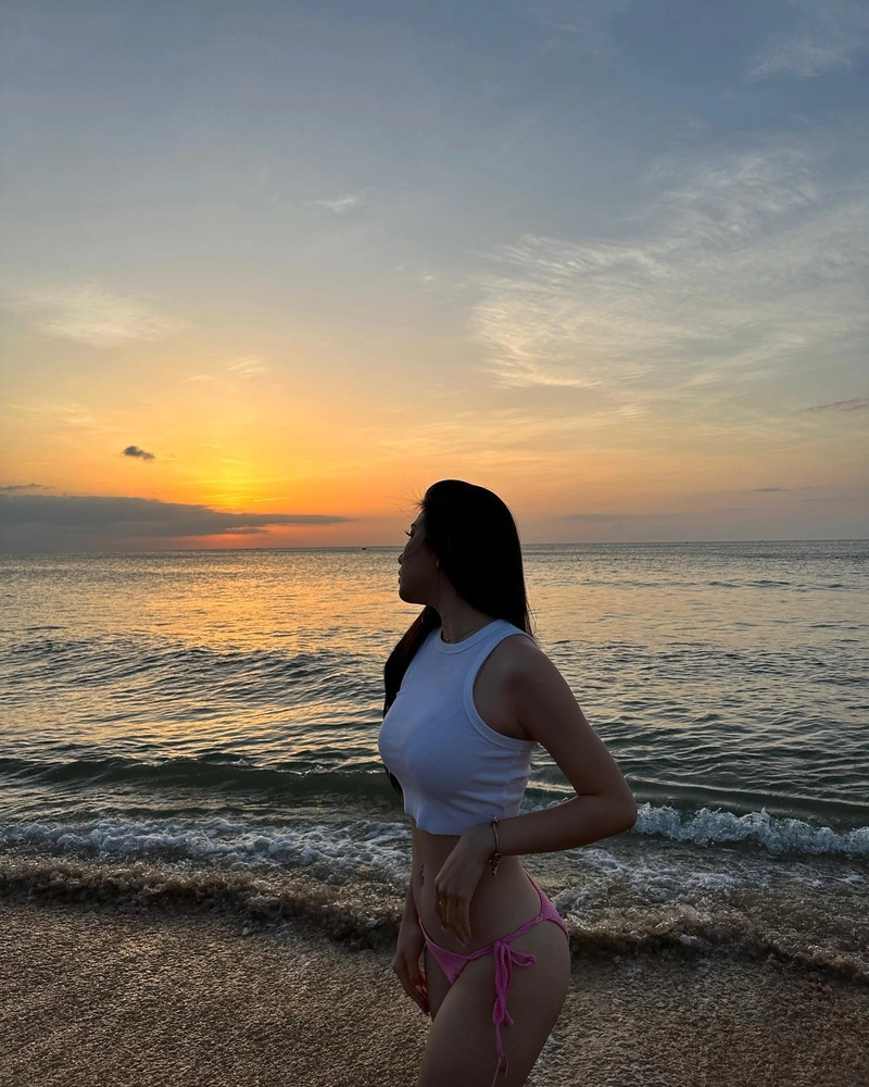 Diệp Phương Linh bikini 3
