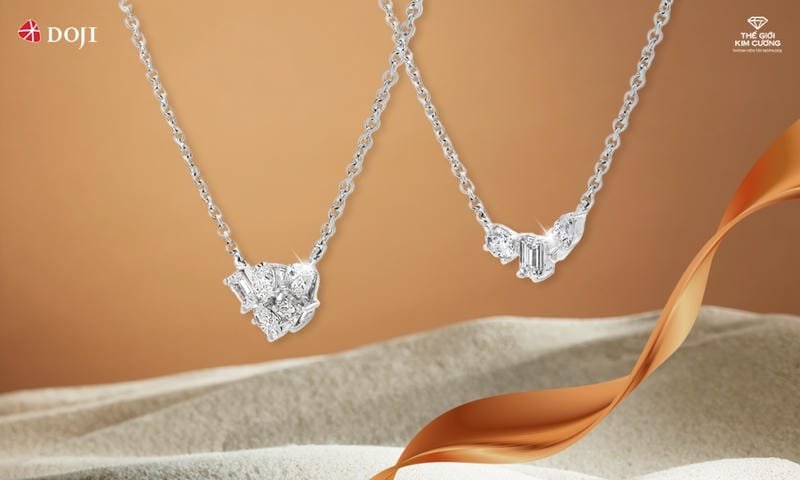 Một sợi dây chuyền vàng trắng sẽ là một món quà ý nghĩa trong sự kiện trọng đại này