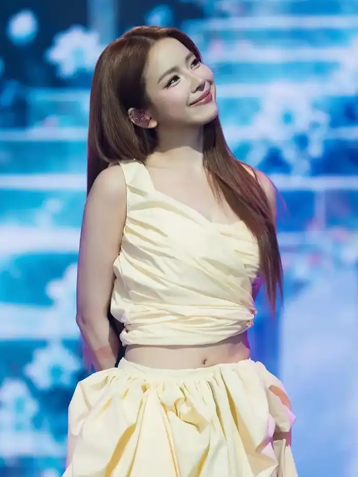 hình DJ Mie sexy quyến rũ trong loạt ảnh mới