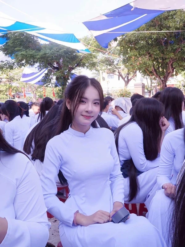 Hình ảnh nữ sinh áo dài gợi cảm hấp dẫn tinh tế