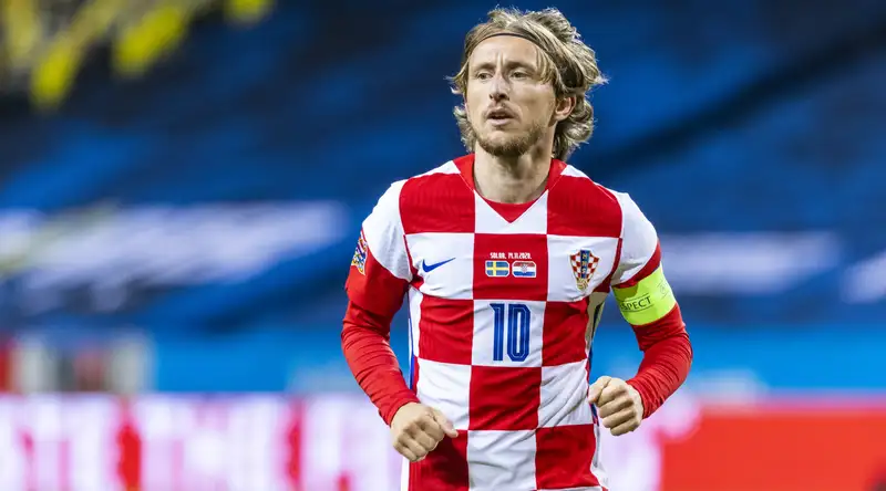 Kỹ năng chuyền một chạm đặc trưng của Modrić